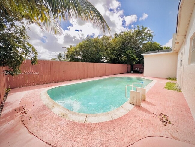 Primary Photo - 4971 SW 7th Ct