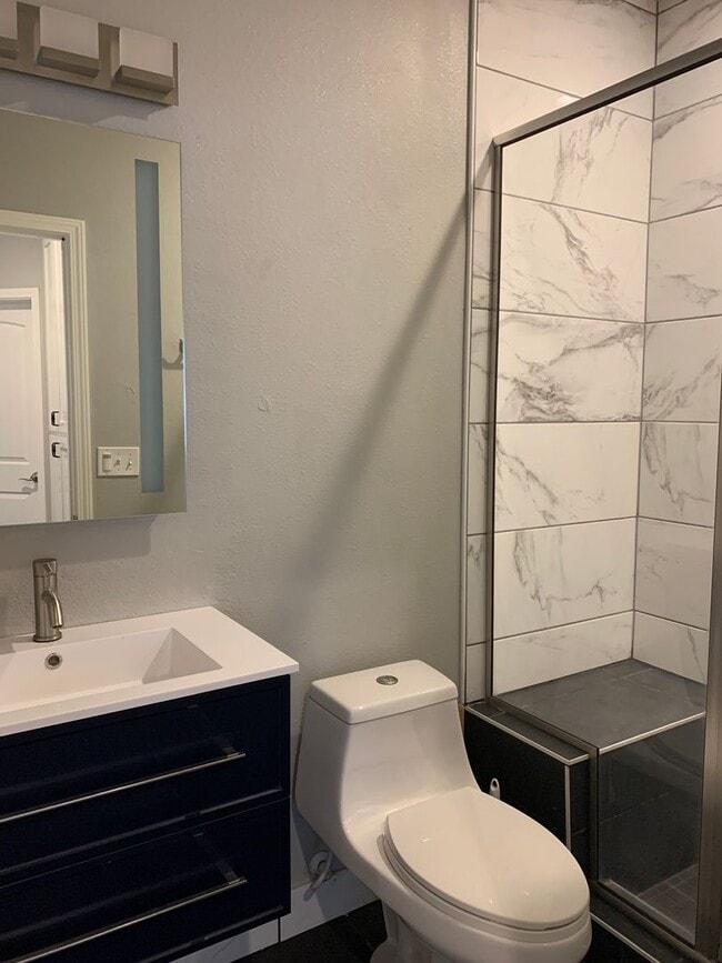 Building Photo - Beautiful 4 bedroom 2 bath custom home