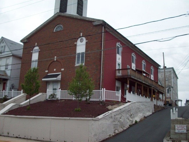 Primary Photo - 208 Dock St