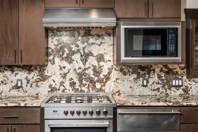 Building Photo - 4900 Balcones Dr