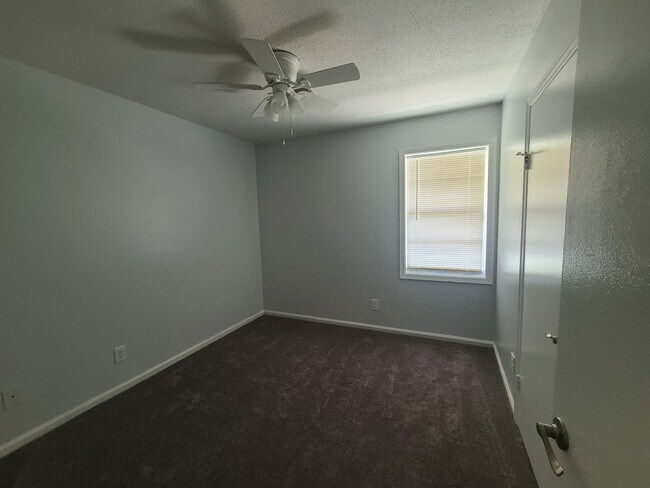 Building Photo - 4 Bedrooms 2.5 Baths, North Columbus