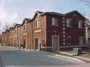 Building Photo - 919 E Burlington St