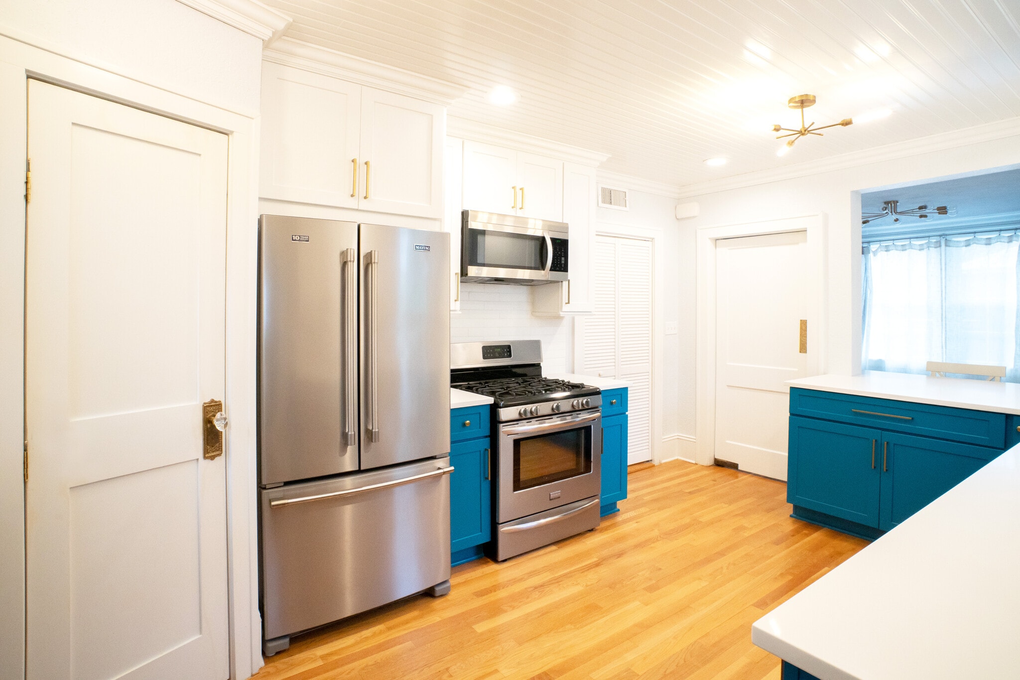 Spacious kitchen with stainless steel appliance and two pantries. gas stove/range - 1215 Landon Ave