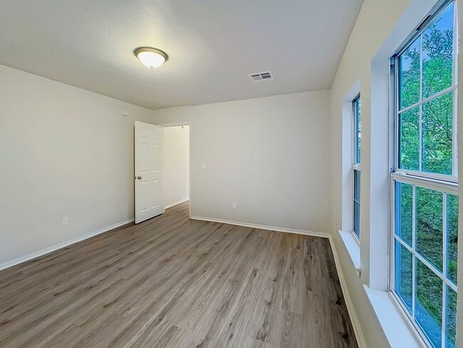 Building Photo - FOR RENT: Charming 2-Bedroom Home with a Versatile Bonus Room!