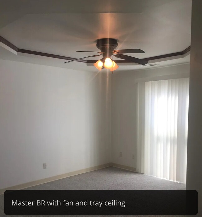 Building Photo - 2720 Hidden Dr