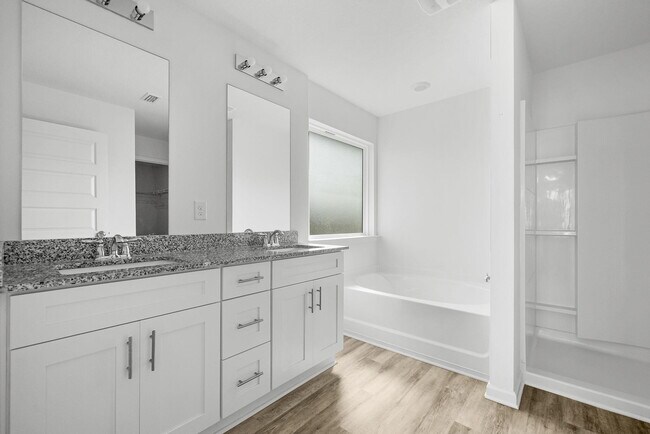 Building Photo - 39 Riverwalk Xing