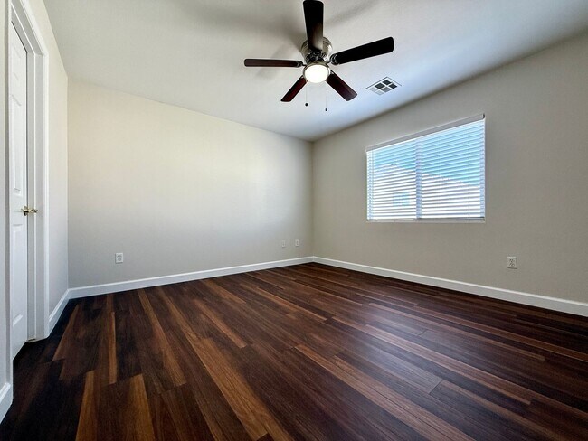 Building Photo - 3 Bedrooms | 2.5 Bathrooms-