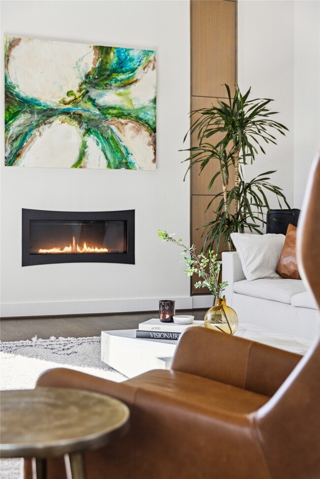 Building Photo - 306 W Pierce St