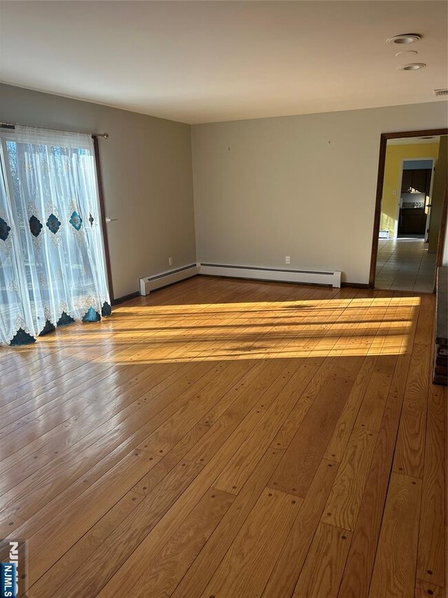 Building Photo - 24 Drake Ln