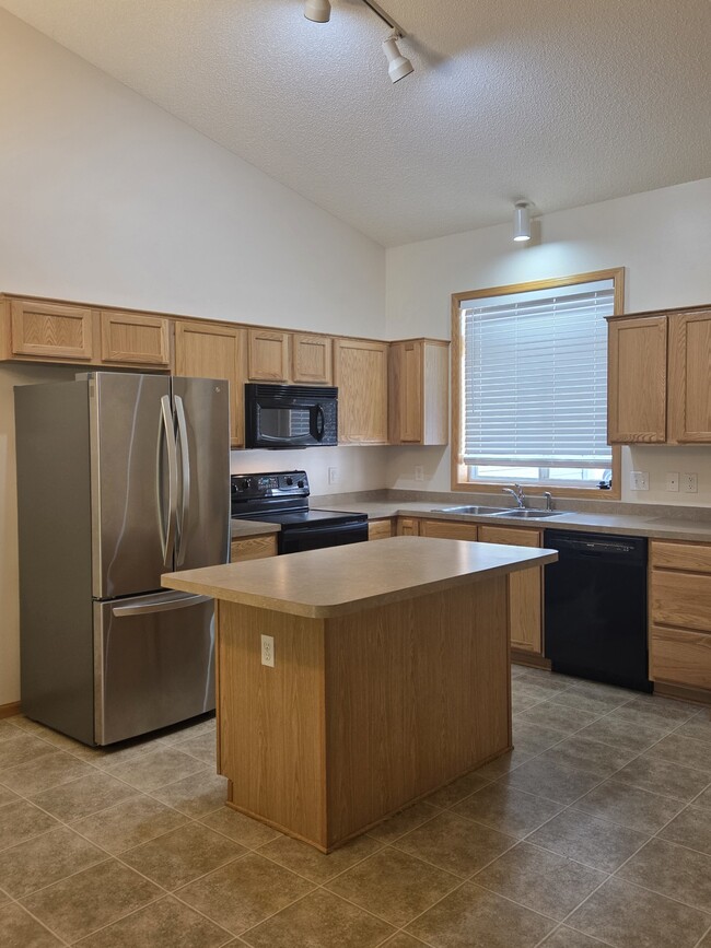 Building Photo - 6846 Gingham Ct