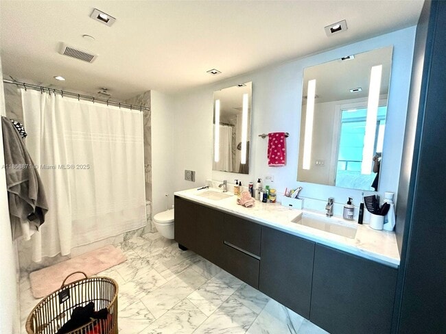 Building Photo - 1451 Brickell Ave