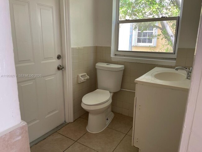 Building Photo - 1012 N 24th Ave