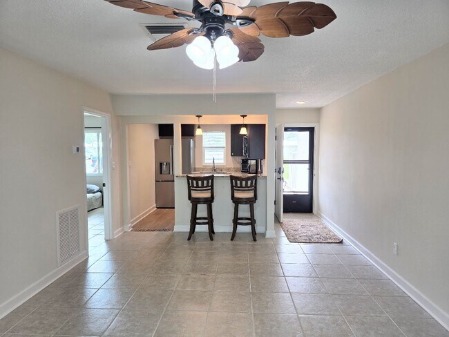 Building Photo - Islands Community Condo