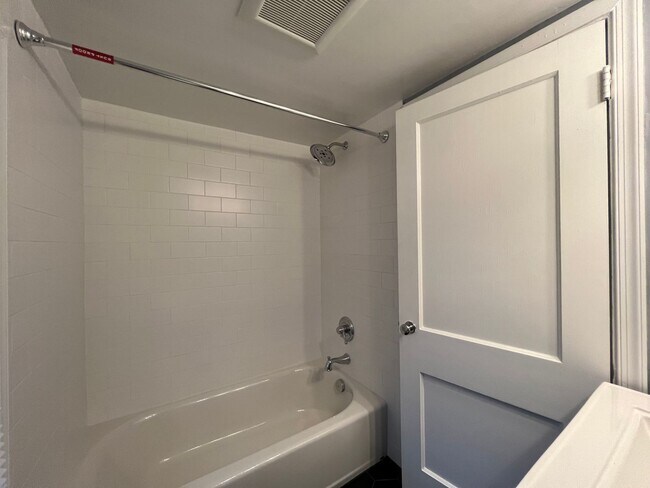 Building Photo - Cool Updated Historic 4/3.5 Farmhouse in Bethesda on Private, 1.5 Acre Lot