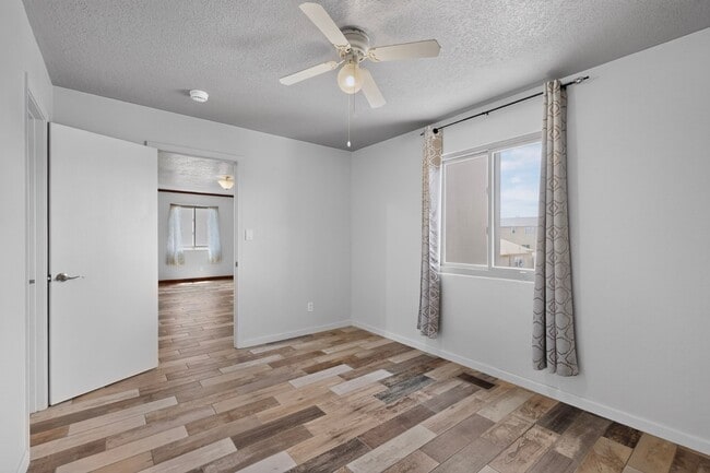 Building Photo - 624 Torretta Dr SW