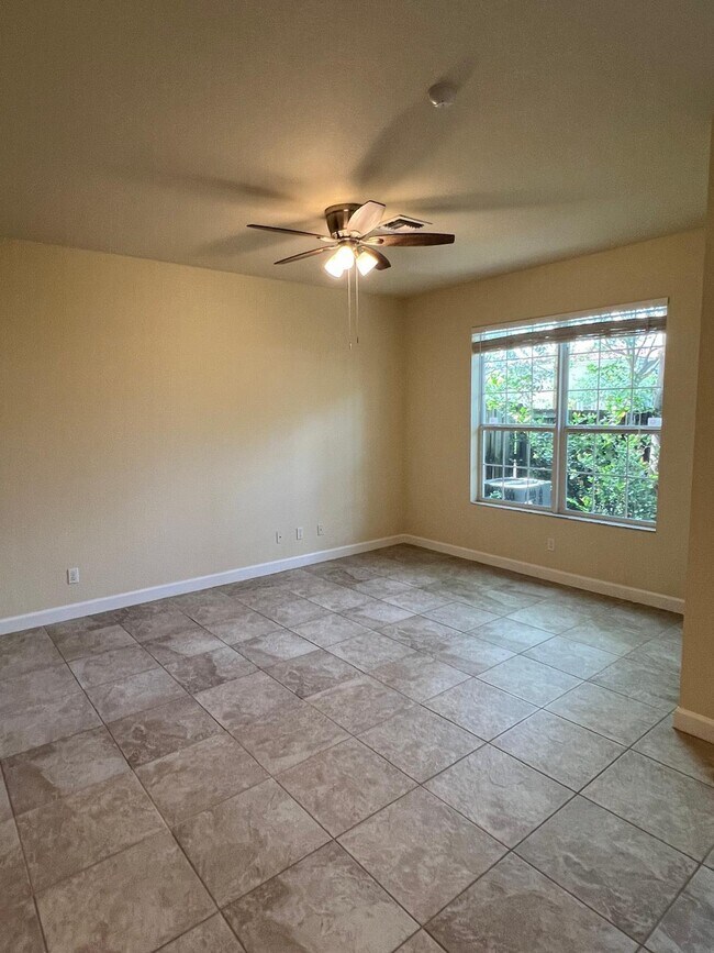 Building Photo - 5037 Ashley River Rd