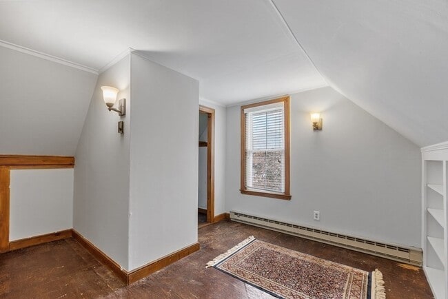 Building Photo - 270 Poplar St