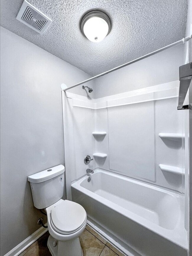 Building Photo - 5880 Waverly Dr