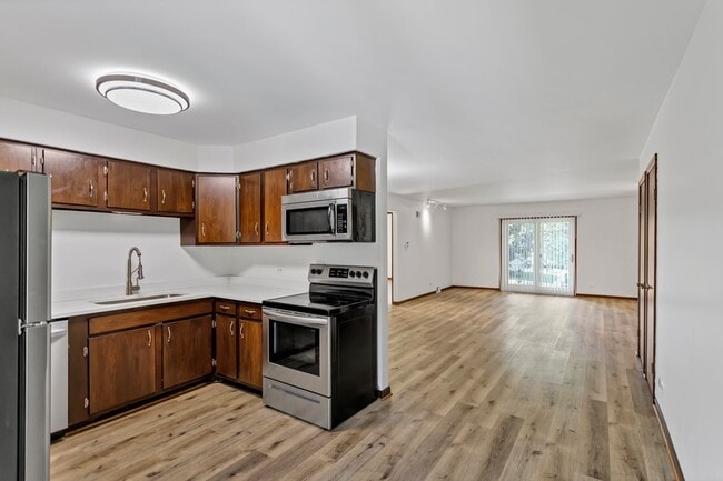 Building Photo - 31 Green Oaks Dr