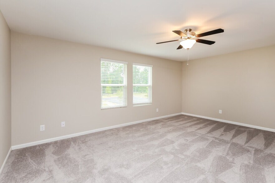 Building Photo - 99 Hyde Park