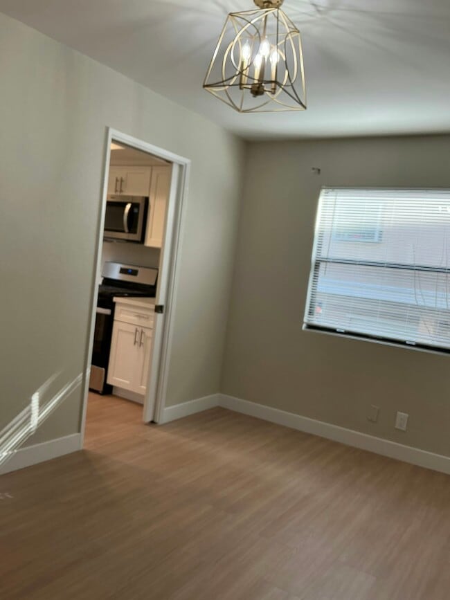 Building Photo - 852 N Monterey St