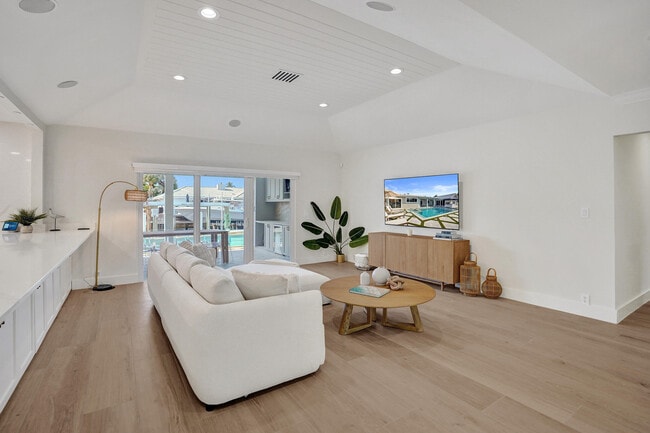Building Photo - 885 Nafa Dr