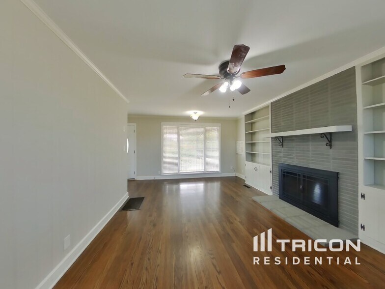 Building Photo - 421 Alta Loma Rd