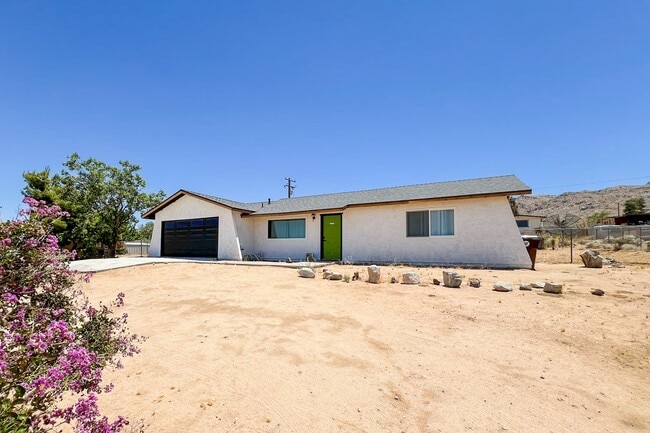 Primary Photo - Joshua Tree Home with Desert Views