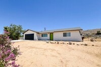 Building Photo - Joshua Tree Home with Desert Views