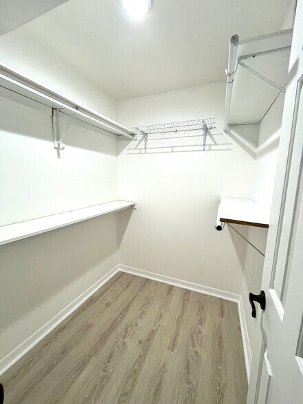 Building Photo - 6660 Ilex Cir
