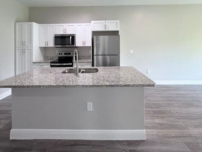 Building Photo - $200 off 2nd months rent! Like New 2 Bedroom 2 Bath w/ den and garage!