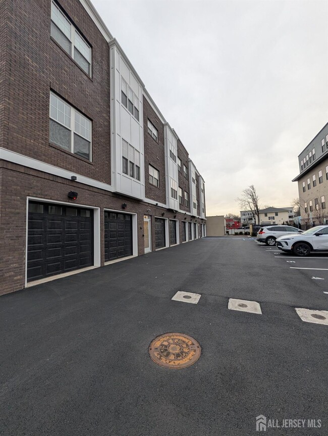 Building Photo - 581 Middlesex Ave