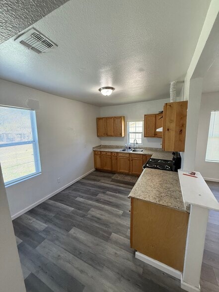 Building Photo - 208 Fesmire Ave