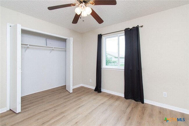 Building Photo - 2210 Carousel Dr