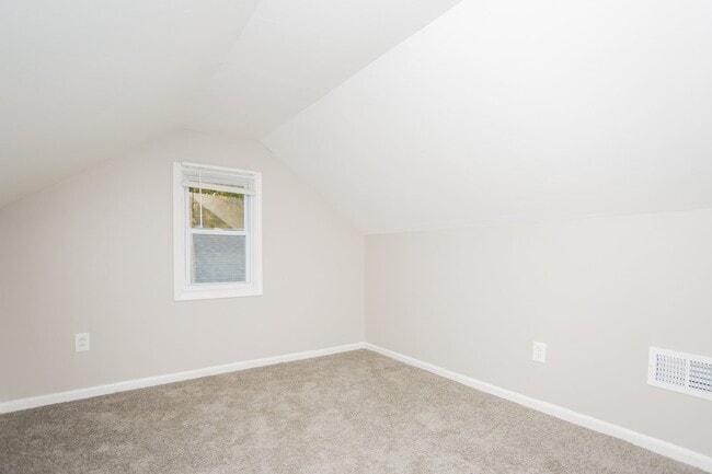 Building Photo - 1732 Sylvan Glen