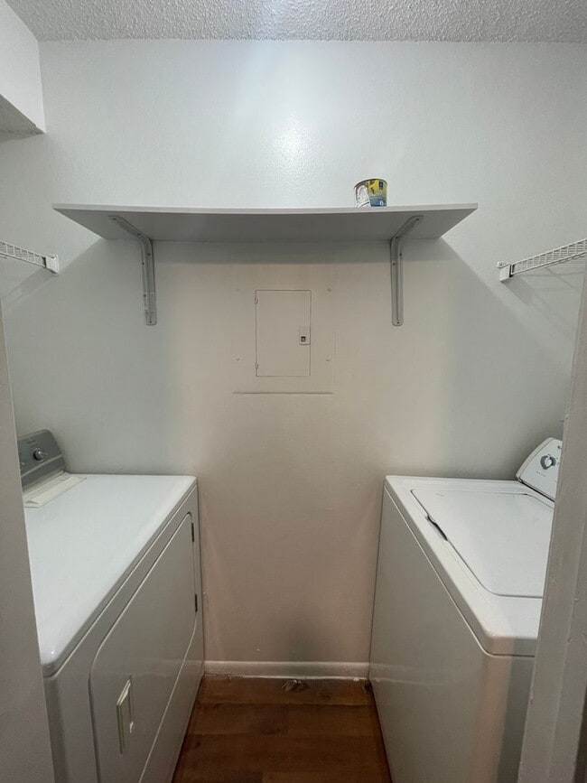 Building Photo - 2 Bed / 1 Bath Condo in Gated Comm. In Altamonte Springs. Available Now!