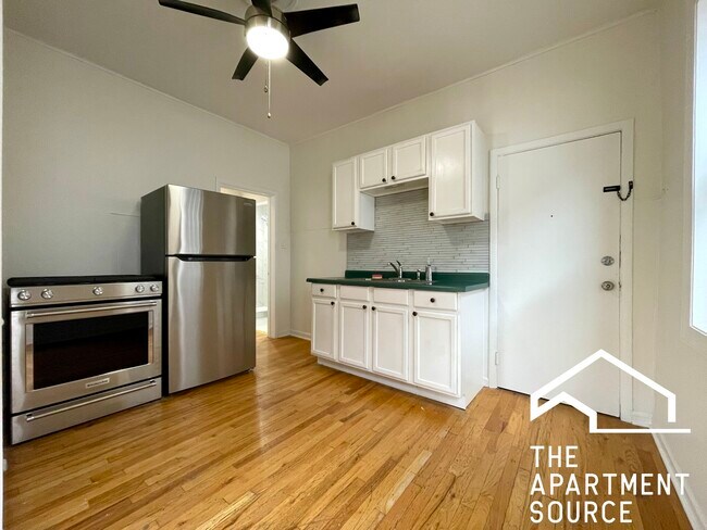 Building Photo - 2223 N Hoyne Ave