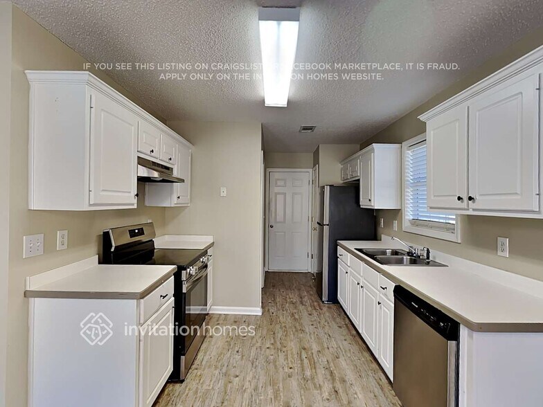 Building Photo - 1606 Madison Dr