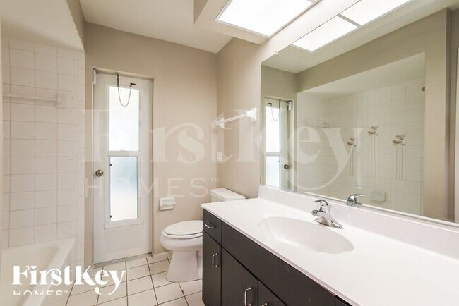 Building Photo - 306 SE 15th St