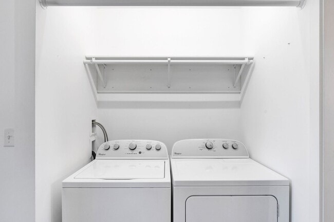Building Photo - Modern One-Bedroom Above-Garage Apartment in Central Missoula