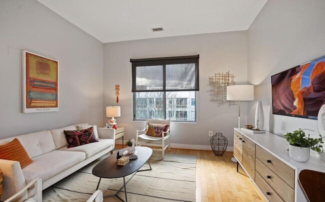 Building Photo - Very Nice Apartment Steps to Tenleytown Me...