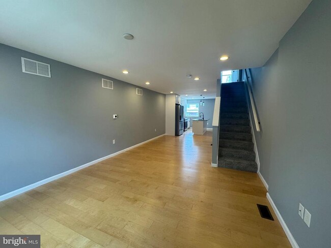 Building Photo - 2731 Mura St