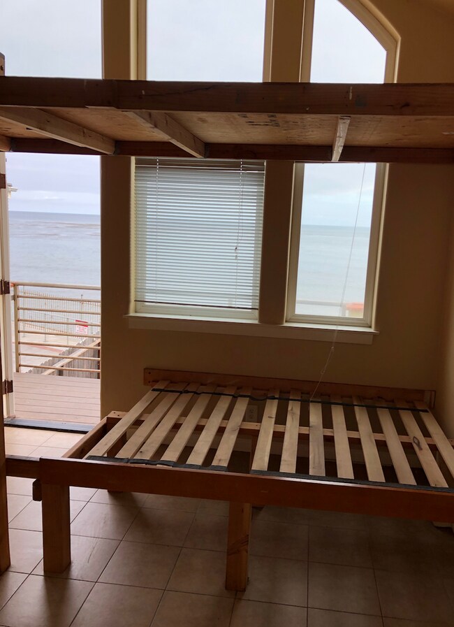 Building Photo - 6631 Del Playa Dr