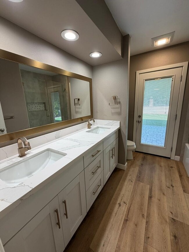 Building Photo - 9225 N Arroya Vista Dr W