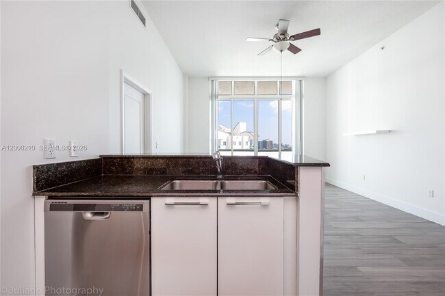 Building Photo - 7900 Harbor Island Dr