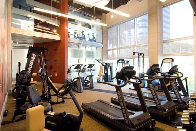 Building Photo - 1901 Post Oak Blvd