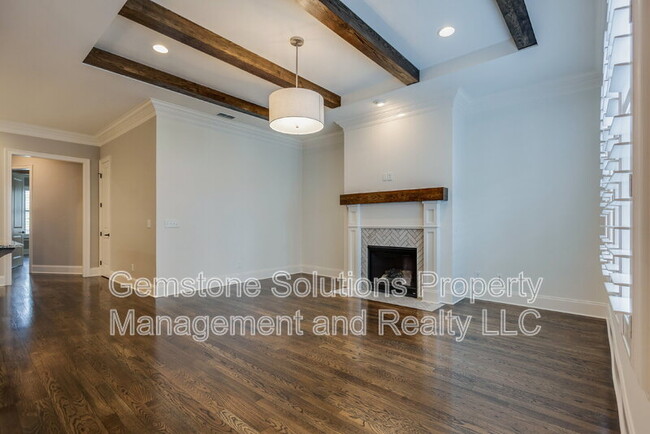 Building Photo - 3006 Hathaway St