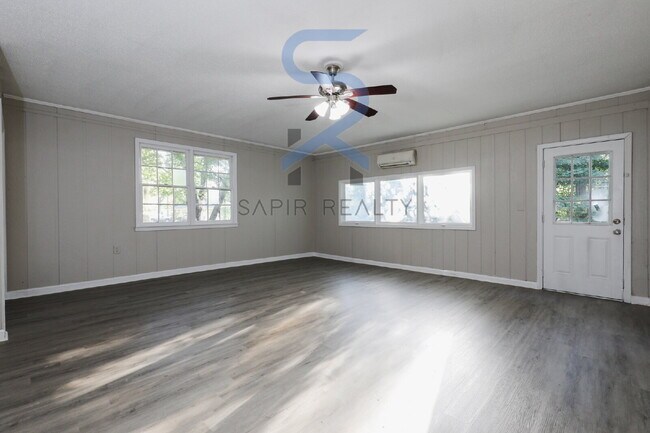Building Photo - Move in before October 15th and get a $250...