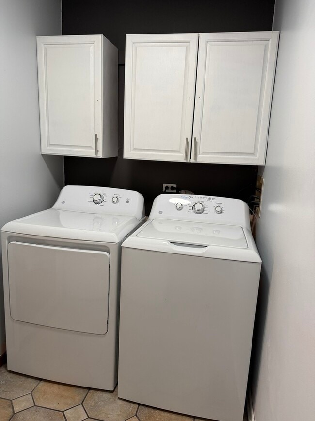 Building Photo - 3627 Linden Dr