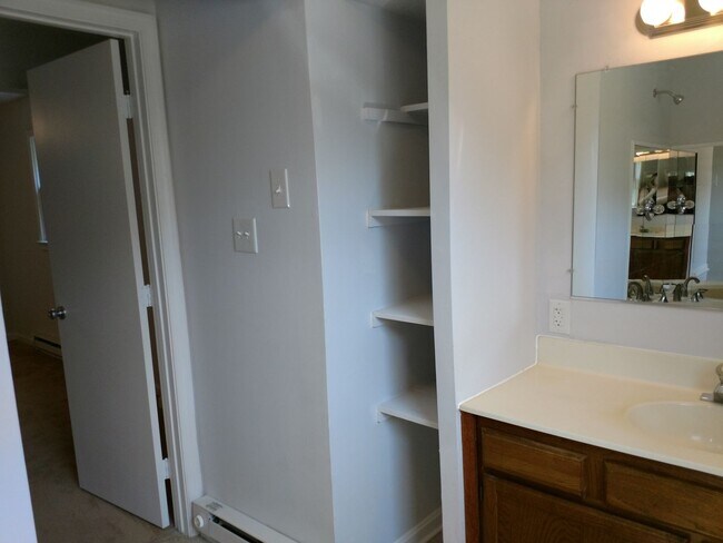 Building Photo - 3 Bedroom 3 Bathroom House in Town of Fron...